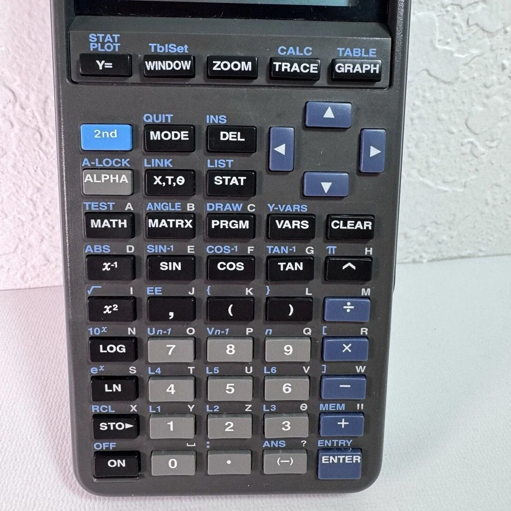 Texas Instruments TI-82 Graphing Calculator w/ cover&early functions in Calculus